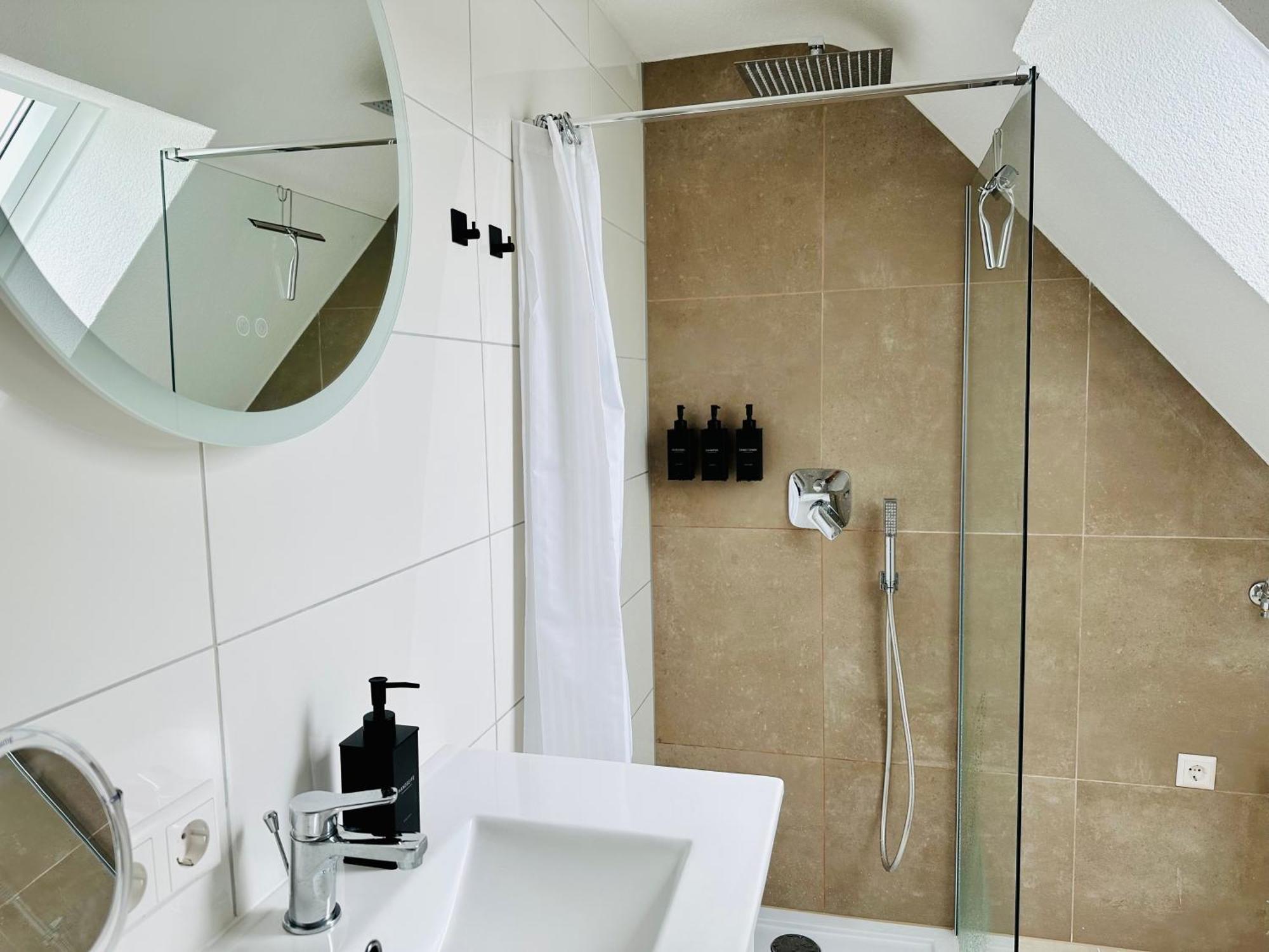 Bergblick-Apartment Istayunixi Seenaehe-Workspace-Netflix I Keine Monteure Friedrichshafen Ngoại thất bức ảnh